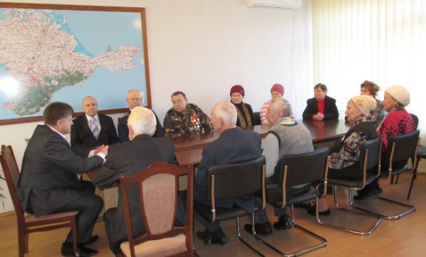 19 февраля, в преддверии Дня защитника Отечества, Глава Администрации Ленинского района Александр Мачусский провел встречу с ветеранами