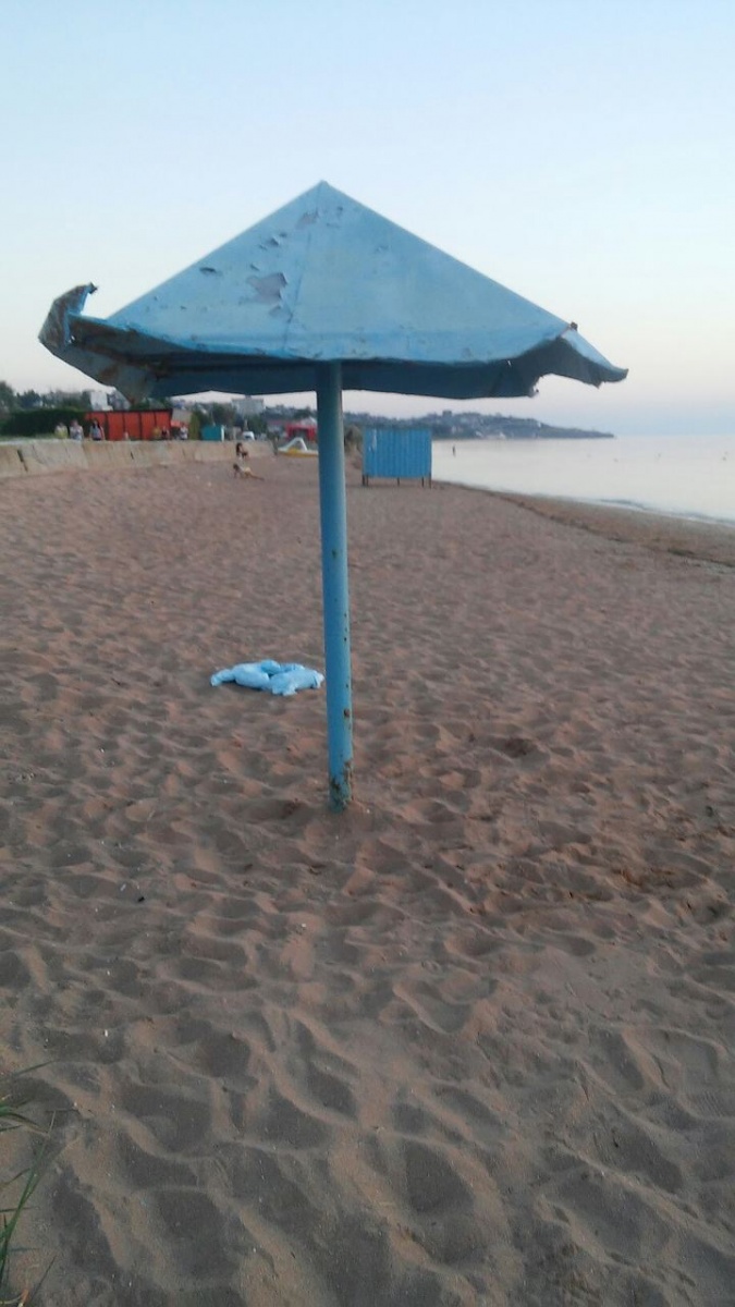 Москвичи о пляжах в Щелкино: Состояние городского пляжа ужасающее