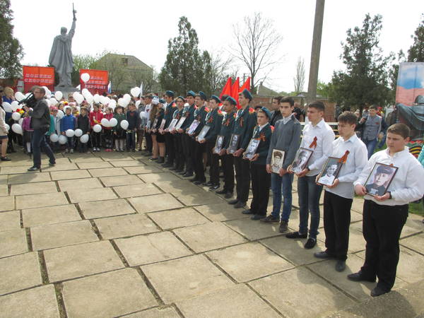 Торжественное перезахоронение останков советских воинов в Ленинском районе