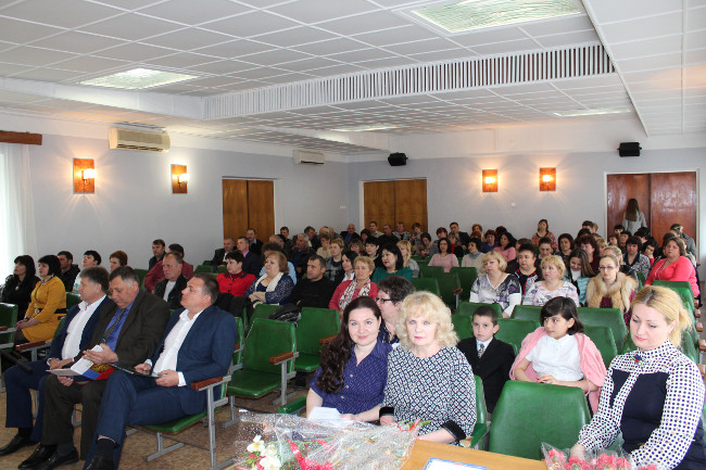 В Администрации Ленинского района состоялись торжественное собрание и праздничный концерт, посвященные Дню местного самоуправления