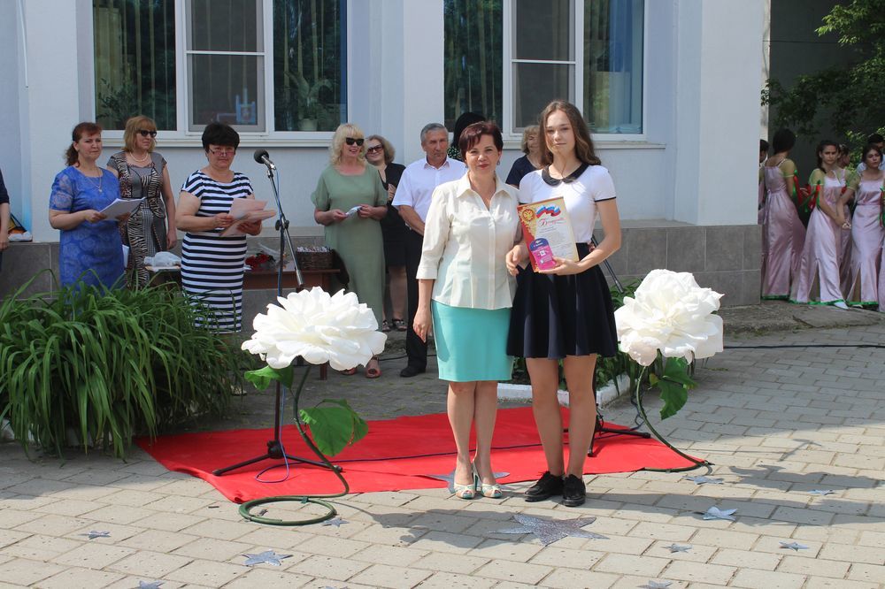 В пгт. Ленино состоялась церемония награждения победителей и призеров республиканских конкурсов и соревнований «Звездная россыпь»