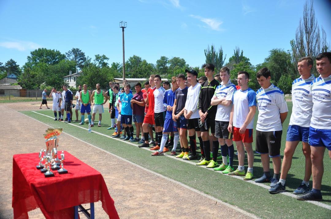 Ленино прошел турнир по мини футболу, посвященный Дню России