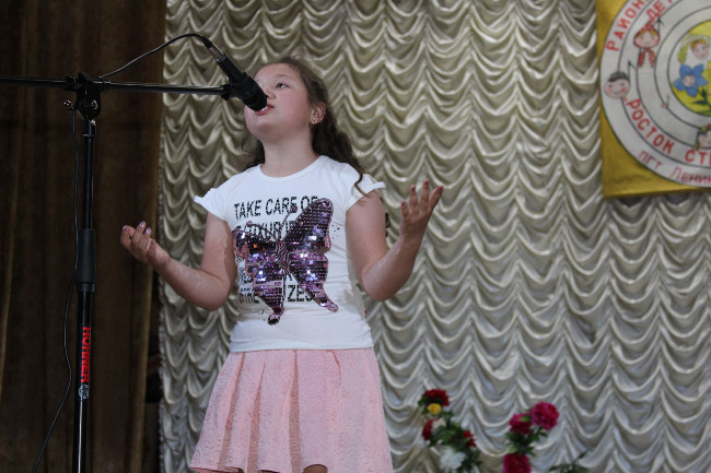 В РДК «Горизонт» прошел районный вокальный смотр-конкурс для детей и юношества «Росток степного края»