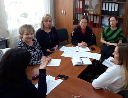 В Ленинском районе сотрудники полиции и представители администрации провели «круглый стол» по профилактике детской преступности 