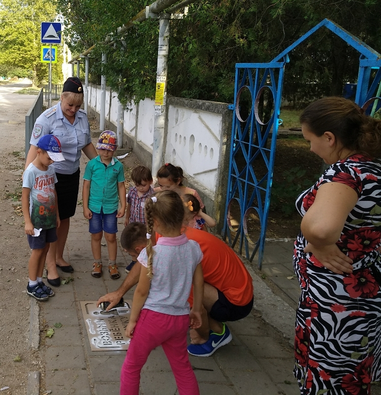 Дорожные полицейские Ленинского района провели акцию «За безопасность детей на дорогах»