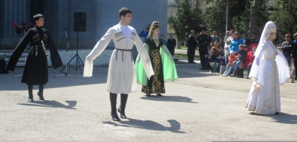 Выступления коллективов народного творчества Краснодарского края ( пгт. Ленино 12.04.2015)