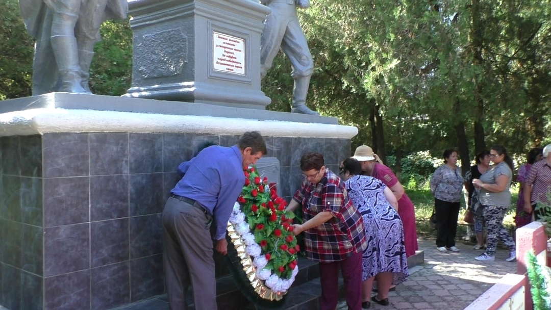 Делегация Славянского района Краснодарского края почтила память погибшего земляка при обороне станции Семь Колодезей