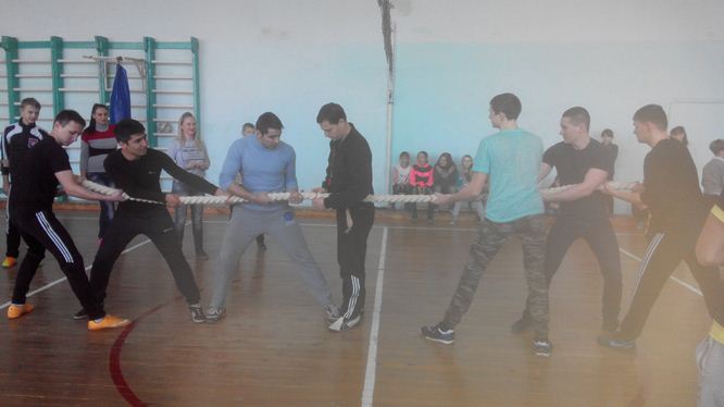 В Ленинском районе сотрудники полиции и школьники состязались в быстроте, силе и ловкости