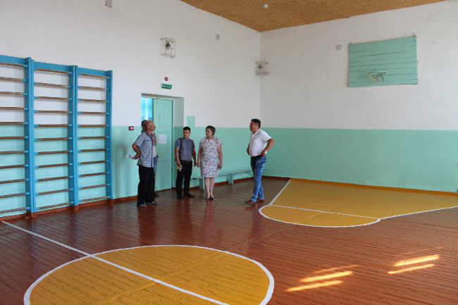 Александр Мачусский осуществил выезд в образовательные учреждения Ленинского района