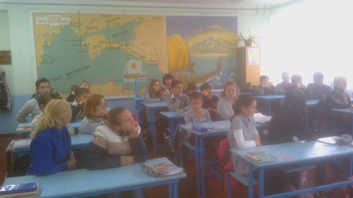 В Ленинском районе правоохранители проводят в школах занятия в рамках акции «Готовимся к сдаче норм ГТО вместе с полицейским»