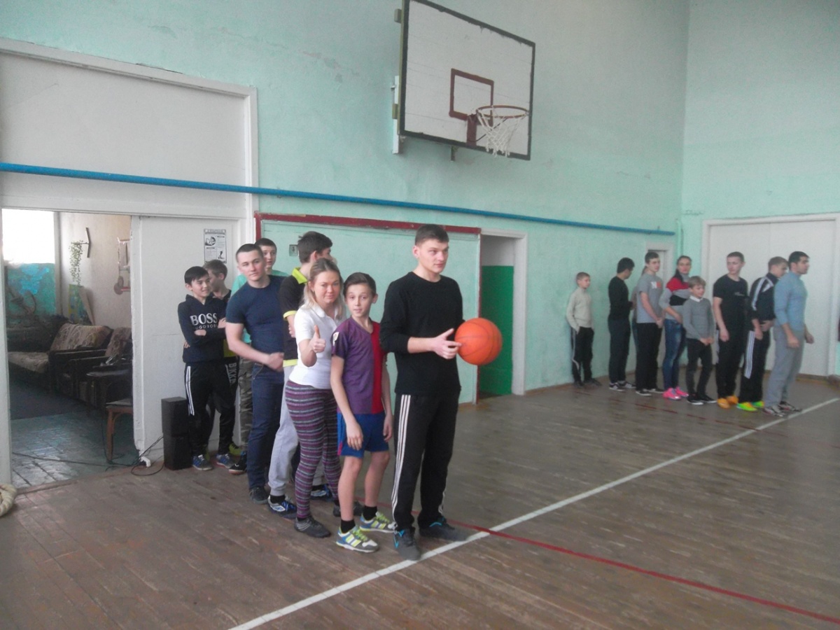 В Ленинском районе сотрудники полиции и школьники состязались в быстроте, силе и ловкости