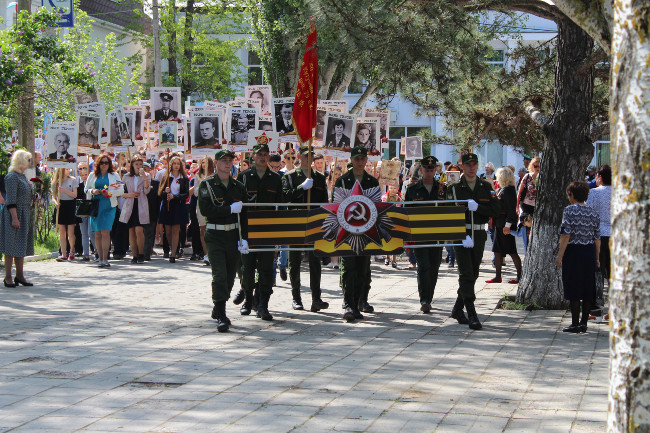 В Ленинском районе проведены шествие «Бессмертный полк России» и торжественный митинг, посвященные 72-й годовщине Великой Победы