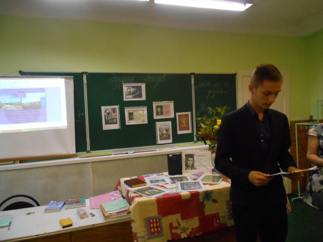 В Ленинской районной библиотеке проведён литературно – музыкальный час «Планета по имени Асадов»