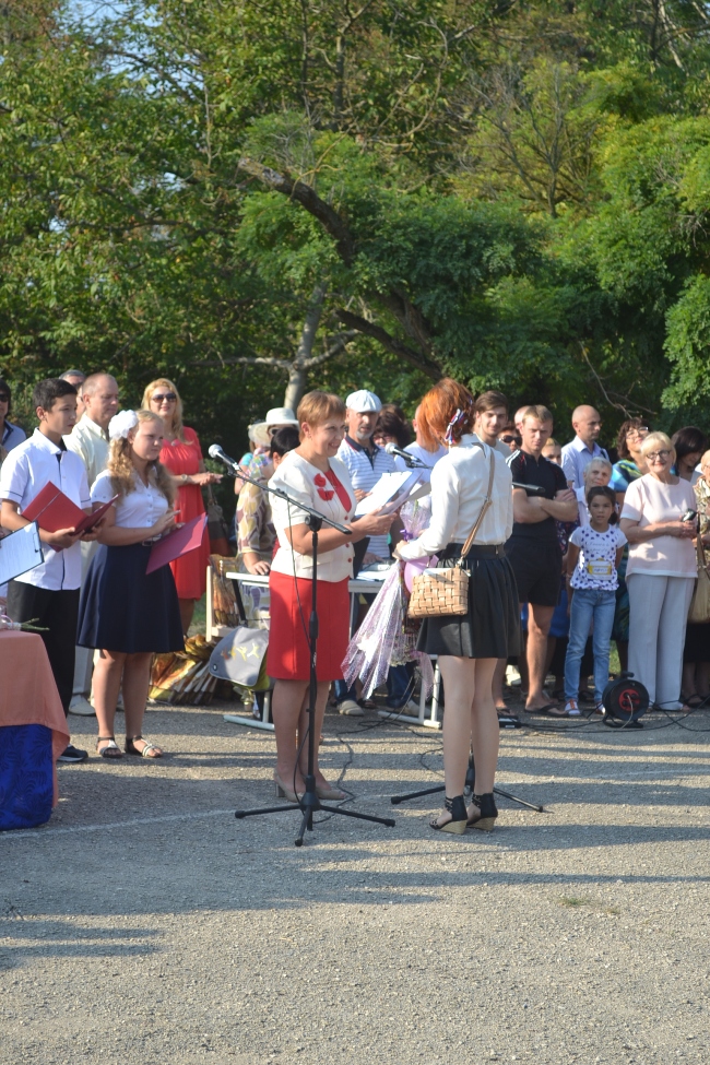 Во всех общеобразовательных учреждениях Ленинского района прошли торжественные мероприятия, посвященные Дню знаний