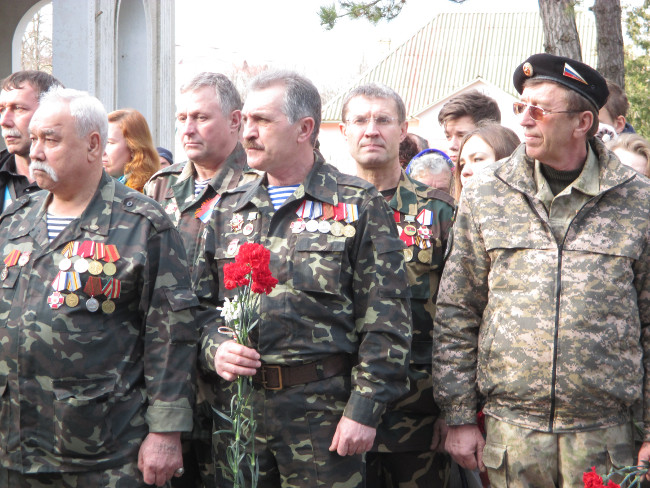 В пгт Ленино у Памятного знака воинам - интернационалистам состоялся митинг, посвященный Дню памяти о россиянах, исполнявших служебный долг за пределами Отечества