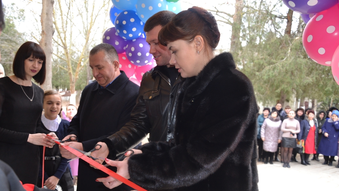 В посёлке Ленино состоялось торжественное открытие центральной районной библиотеки после капитального ремонта