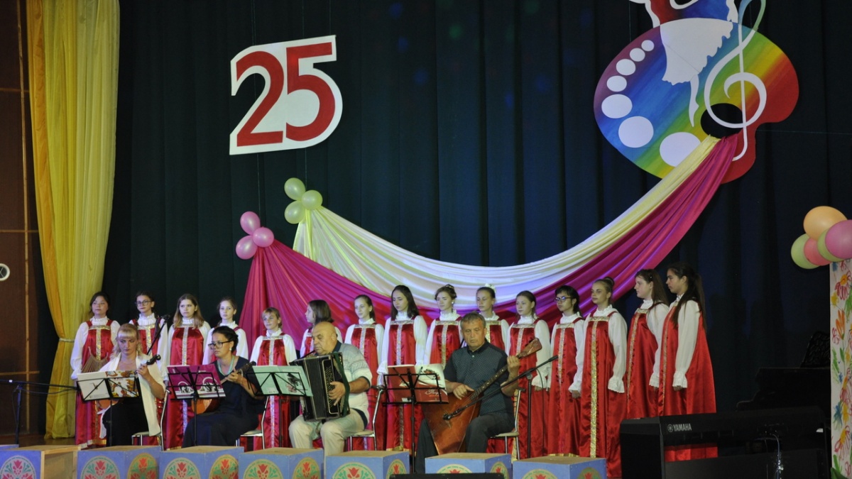 Во Дворце культуры «Арабат» г. Щелкино состоялся отчетный концерт, преподавателей и учащихся детской школы искусств