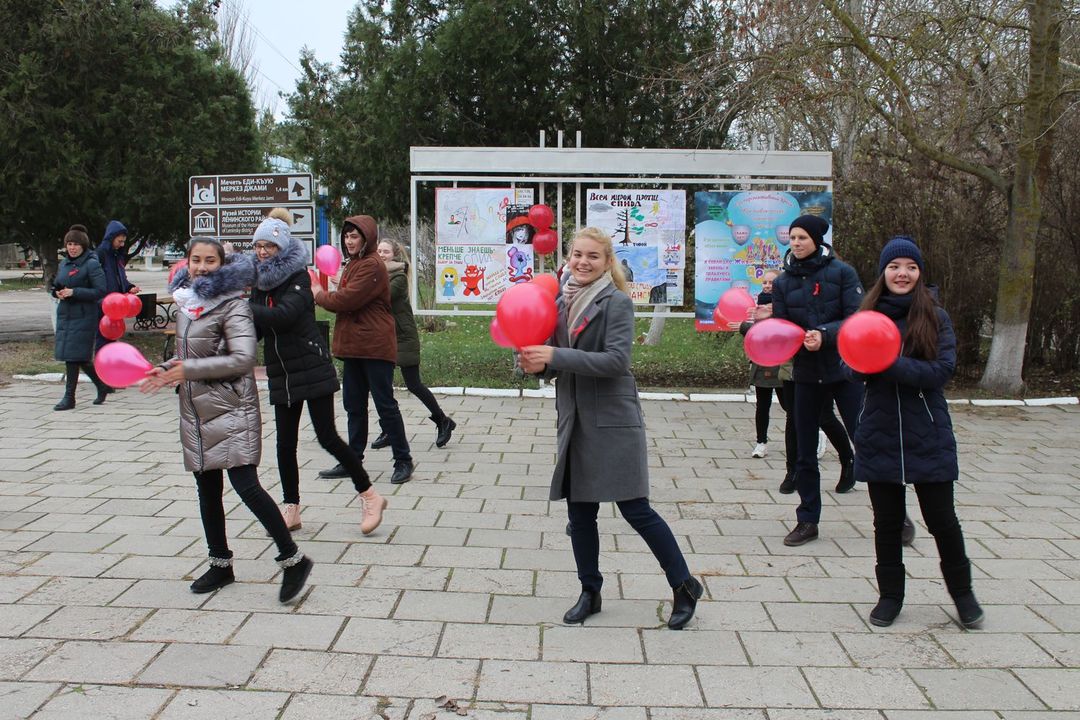 В пгт Ленино состоялась акция «Молодежь против СПИДа и Наркотиков»