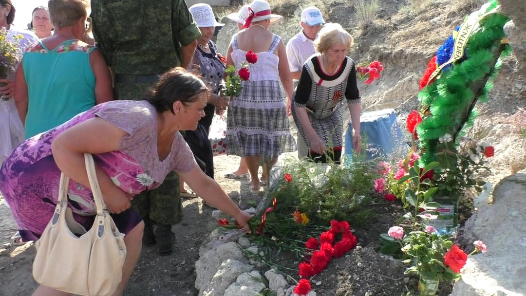 В с.Семеновка Ленинского района состоялось открытие Памятного знака Лидии Порфирьевне Шведченко
