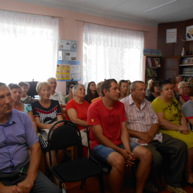 В Ленинской районной библиотеке состоялось открытие выставки крымских художников