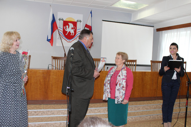 В Администрации Ленинского района состоялись торжественное собрание и праздничный концерт, посвященные Дню местного самоуправления