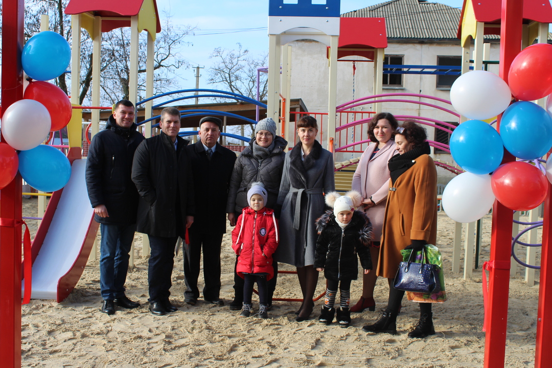 В селе Батальное Ленинского района состоялось торжественное открытие детской игровой площадки