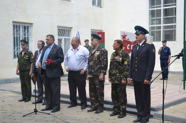 В пгт Ленино состоялось торжественное открытие памятного знака пограничникам