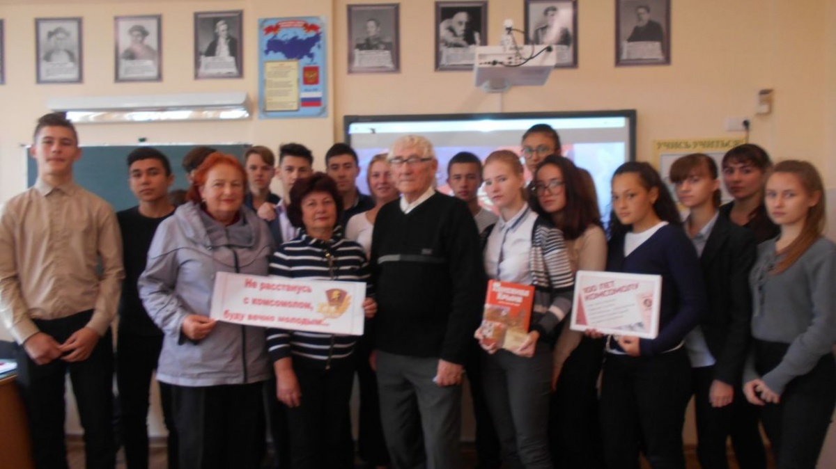 В Ленинской центральной районной библиотеке состоялась вечер – встреча «Комсомольская юность моя»