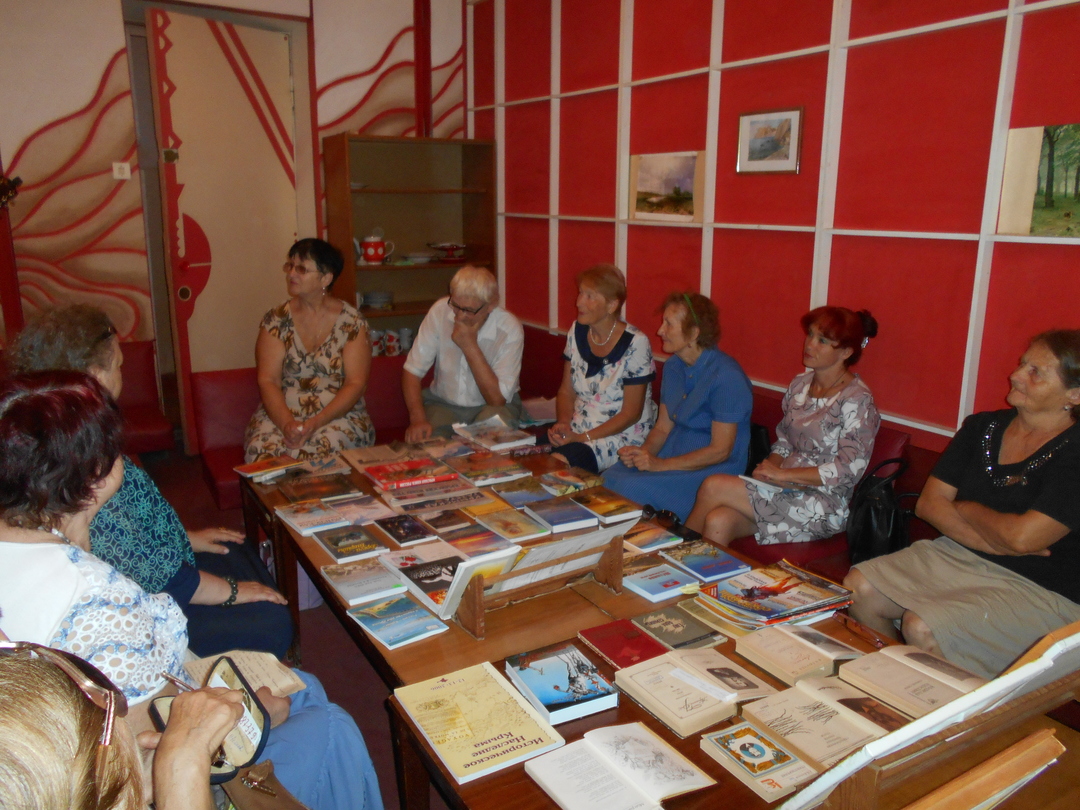 В Ленинской районной библиотеке провели мероприятие, посвящённое Дню посёлка Ленино