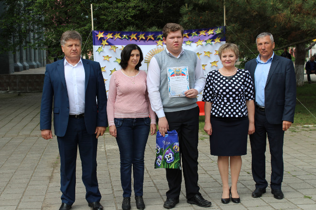 В пгт Ленино состоялась церемония награждения лауреатов, победителей, дипломантов и призеров республиканских конкурсов