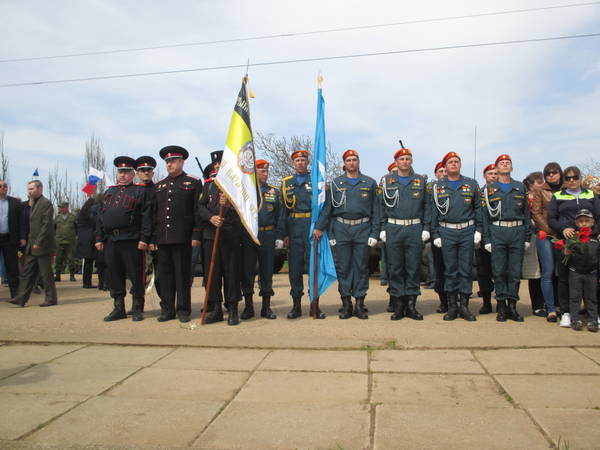Торжественное перезахоронение останков советских воинов в Ленинском районе