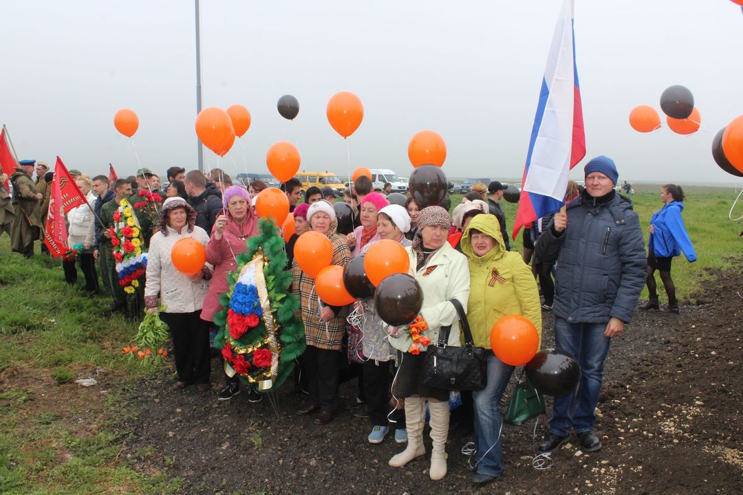 В Батальненском сельском поселении на Ак-Монайских позициях прошел митинг «Над Ак-Монаем снова тишина»