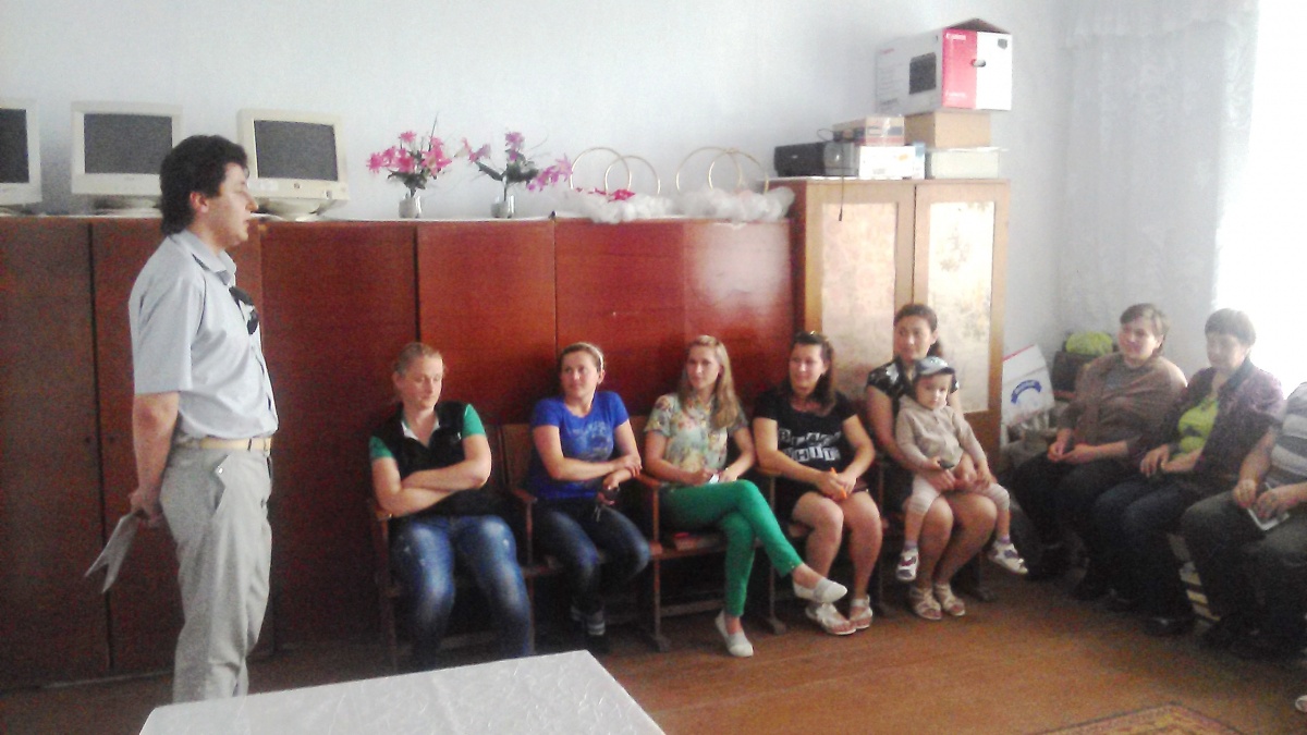 Александр Хохлов провел с жителями Красногорского поселения разъяснительную работу по программе «Жилье для российской семьи»