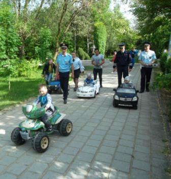 Сотрудники ГИБДД призывают водителей-родителей: «Пристегни самое дорогое!»