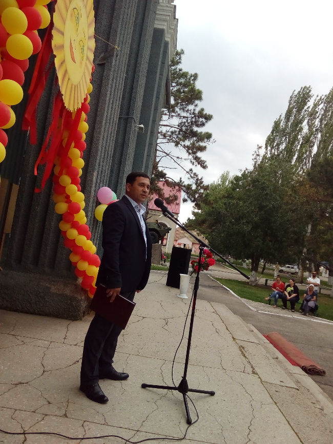 В пгт Ленино состоялся культурный спортивно-развлекательный конкурс «Мама, папа, я — спортивная семья»