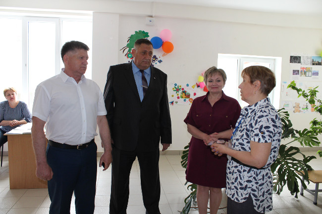 Выпускники 11-х классов Ленинского района сдают государственную итоговую аттестацию