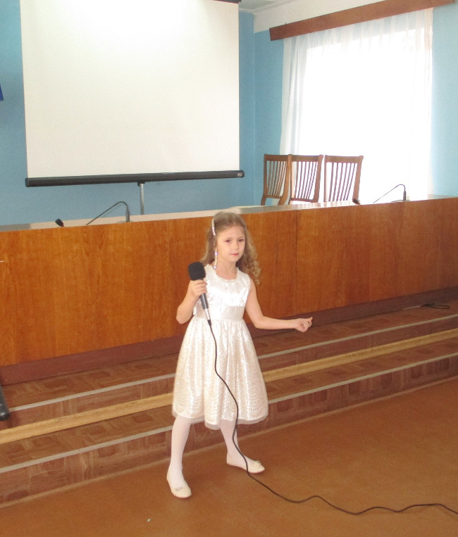 Накануне Международного женского дня 8 марта в Администрации Ленинского района состоялись торжественное собрание и концерт