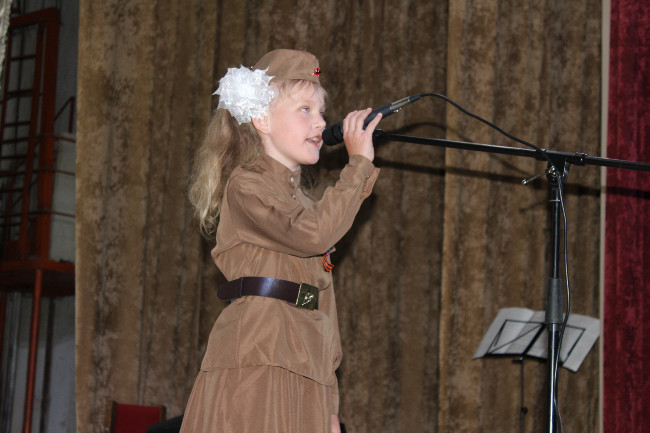 В РДК «Горизонт» прошел районный вокальный смотр-конкурс для детей и юношества «Росток степного края»