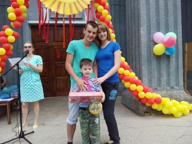 В пгт Ленино состоялся культурный спортивно-развлекательный конкурс «Мама, папа, я — спортивная семья»