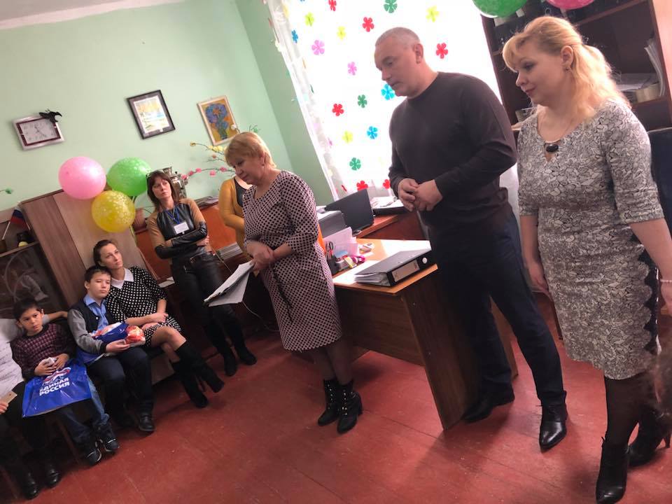 Возьмемся за руки