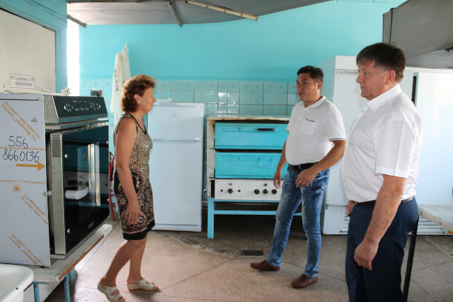 Александр Мачусский осуществил выезд в образовательные учреждения Ленинского района