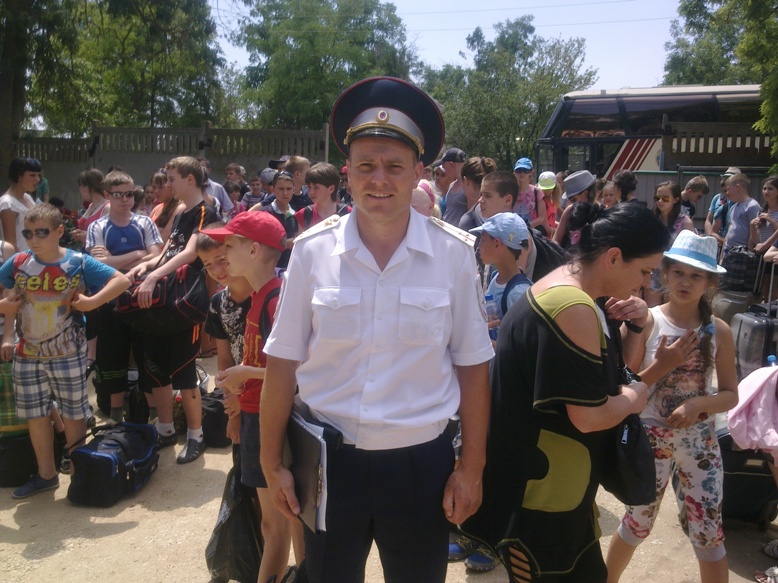 Сотрудники ГИБДД ОМВД России по Ленинскому району