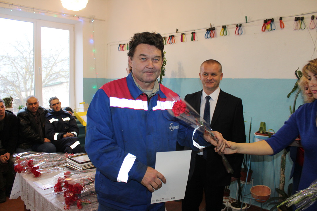 В Ленинском районе поздравили работников энергетического комплекса Ленинского района с профессиональным праздником