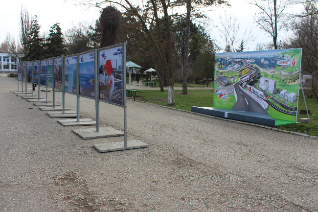 Ленино Ленинского района открылась фотовыставка, приуроченная к празднованию Дня Общекрымского референдума 2014 года и Дня воссоединения Крыма с Россией