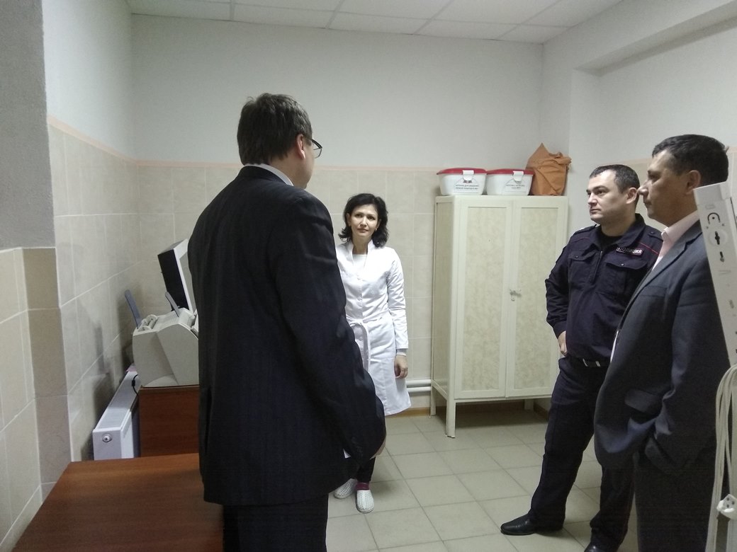 В полиции Ленинского района члены Общественного совета проверили изолятор временного содержания