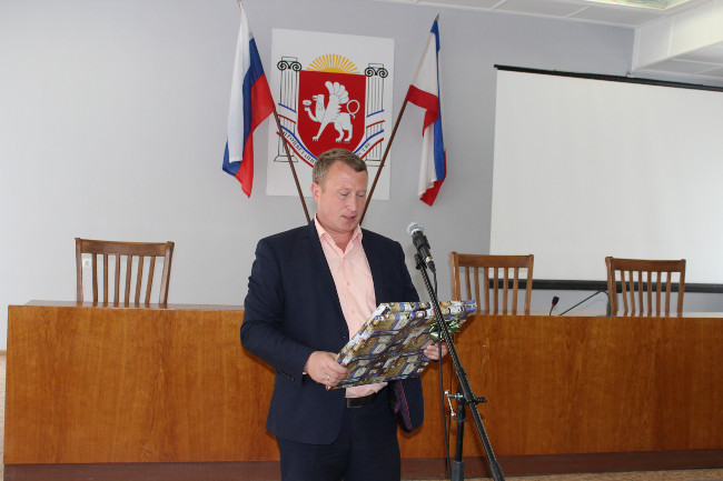 В Администрации Ленинского района состоялись торжественное собрание и праздничный концерт, посвященные Дню местного самоуправления