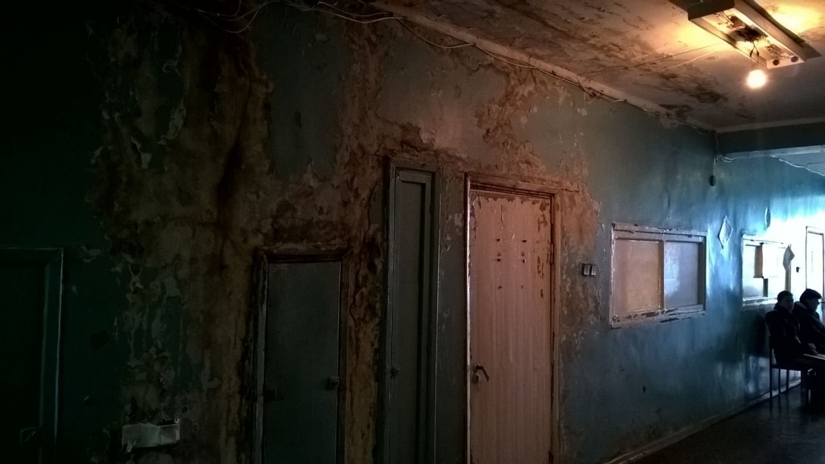 Щелкино показали плачевное состояние поликлиники