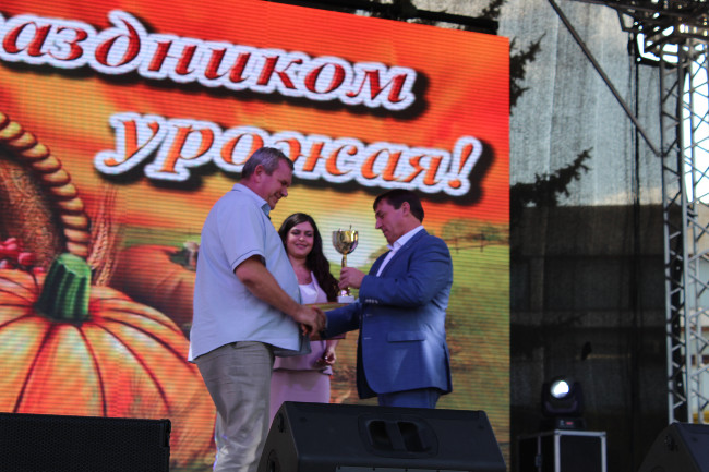 Делегация из Ленинского района приняла участие в республиканском празднике День урожая 2017 года