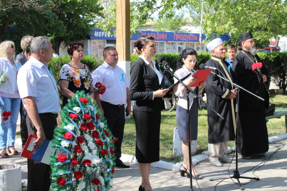 В Ленинском районе состоялось траурное собрание и возложение цветов, приуроченное ко Дню памяти жертв депортации народов из Крыма