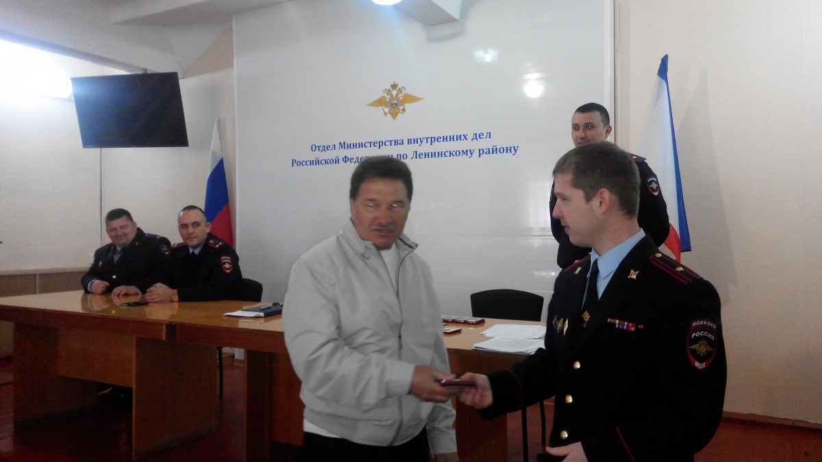 В Ленинской полиции поздравили пенсионеров с Днем ветеранов ОВД и ВВ МВД России